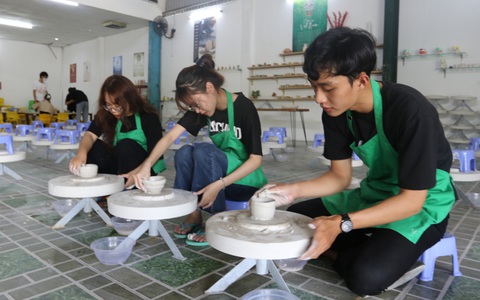 Trải nghiệm làm thợ gốm Bát Tràng ở Cần Thơ