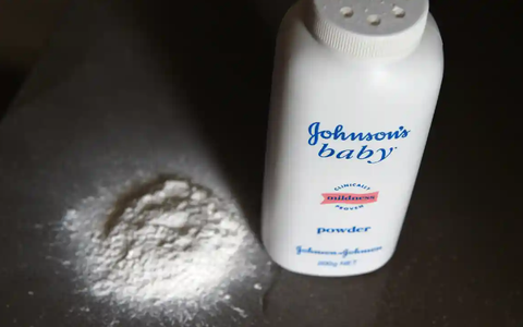 Johnson & Johnson đề nghị trả 8,9 tỉ USD dàn xếp các vụ kiện phấn rôm