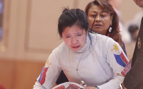 Kiếm thủ Samantha Catantan: Khóc xong rồi đứng lên đấu tiếp
