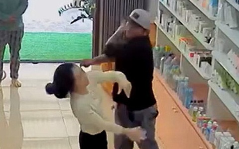 Người đàn ông đánh túi bụi cô gái cãi nhau với em mình, công an vào cuộc