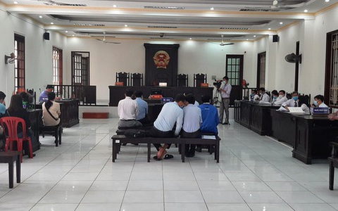 Bị phạt tù cho hưởng án treo vẫn giữ chức phó giám đốc ban, vì sao?