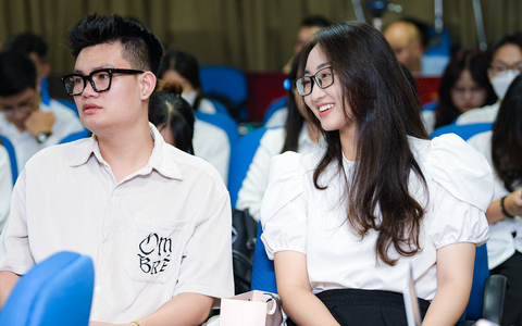 Đặt hàng sinh viên Việt Nam: Làm sao 'phủ xanh' mạng xã hội?