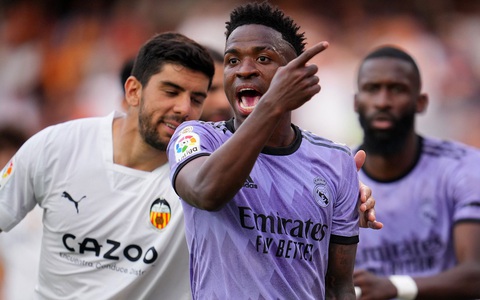 Vinicius được xóa thẻ đỏ sau vụ phân biệt chủng tộc ồn ào