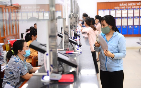 Có nên cấm cán bộ tiếp người dân ngoài trụ sở?