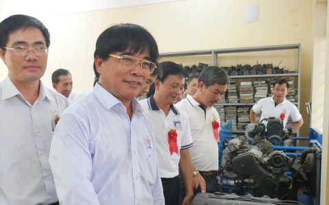 PGS.TS Đỗ Văn Dũng tặng phòng thực hành kỹ thuật ô tô trị giá 2 tỉ đồng cho trường đại học