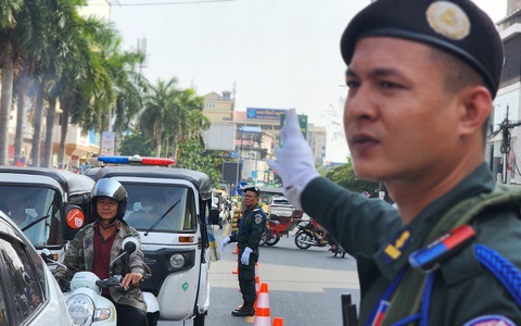 Chủ nhà Campuchia ghi điểm