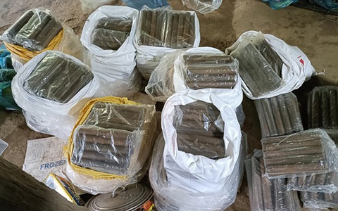Hoãn phiên tòa mua bán, sử dụng trái phép hơn 40 tấn thuốc nổ