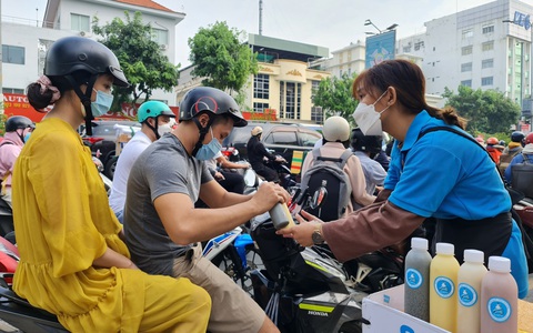 Công việc nào tại TP.HCM đang hưởng lương theo giờ cao nhất?