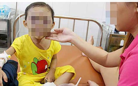 Đừng làm 'cha mẹ độc hại' gây tổn thương cho con