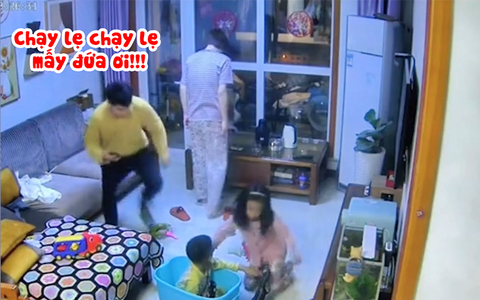 Hai bố con 'tốc biến' cực nhanh khi thấy mẹ có hành động lạ