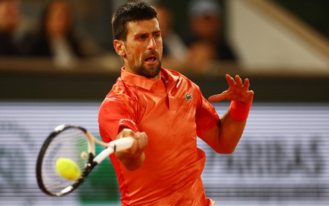 Djokovic thắng dễ sau khi thoát án phạt