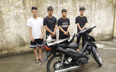 Bắt nhóm thanh niên bịt mặt, che biển số xe để cướp xe máy
