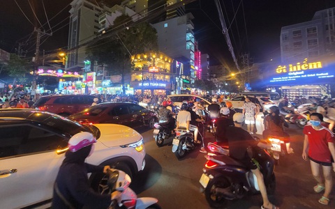 Nhiều tuyến đường Nha Trang kẹt cứng vì Festival biển