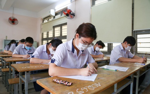 Sáng nay hơn 96.300 học sinh thi vào lớp 10 tại TP.HCM