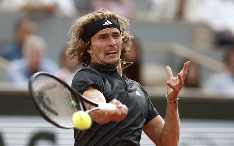 Zverev vào bán kết Roland Garros
