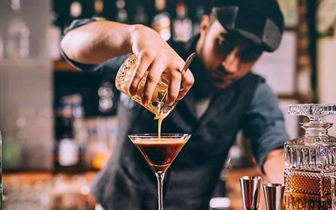 Khám phá cẩm nang nghề nghiệp của nhân viên Bartender (phần 1)