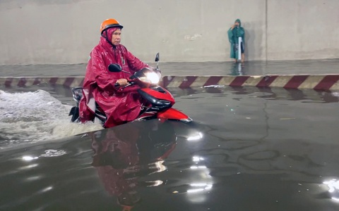 Phong tỏa hầm chui ở Đồng Nai xử lý ngập, giao thông ùn ứ kéo dài