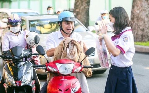 Cha mẹ phải giúp con vượt qua mặc cảm thi trượt