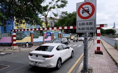 Đường Trường Sa cấm ô tô theo giờ, nhiều phương tiện 'ngó lơ'