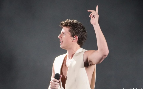 Charlie Puth hòa giọng với khán giả Việt suốt hơn 75 phút biểu diễn tại Nha Trang
