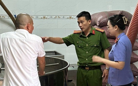 Phát hiện hàng tấn cà phê giả sản xuất ở TP.HCM