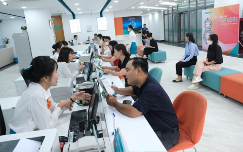 Vốn 'ế', ngân hàng đang 'đỏ mắt' ngóng khách vay