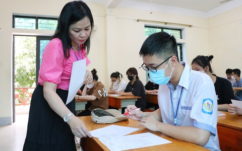 Thi tốt nghiệp THPT: Không nên bỏ hết trứng vào một rổ