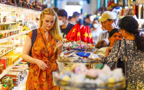 Thu hồi sản phẩm lưu niệm in thiếu quần đảo Hoàng Sa và Trường Sa