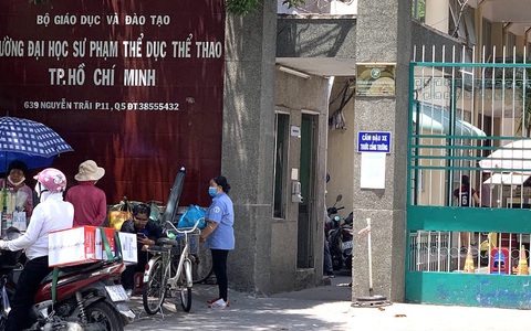 Học xong cả năm vẫn không được xét tốt nghiệp, sinh viên kêu cứu