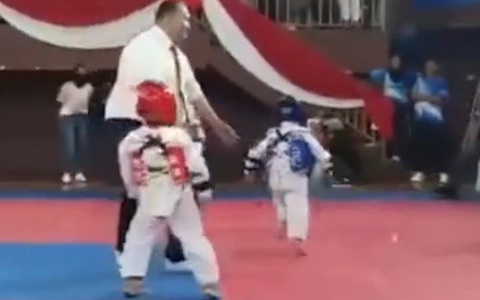 Võ sĩ nhí dùng tuyệt kỹ 'lăng ba vi bộ' bỏ trốn khi đang thi đấu