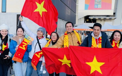 Cổ động viên đến sân Dunendin ủng hộ tuyển nữ Việt Nam đấu trận cuối tại World Cup