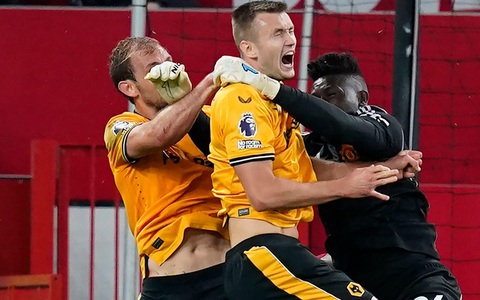 Cơ quan quản lý trọng tài xin lỗi Wolverhampton sau trận thua oan Man United