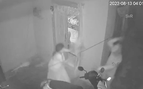 Nữ chủ tiệm tạp hóa tay không đánh cướp