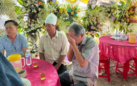 Nước mắt của bầu Đức