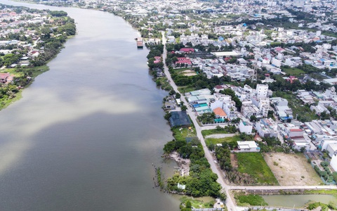 Chủ tịch TP.HCM: Xử lý nghiêm công trình sai phép, lấn chiếm bờ sông