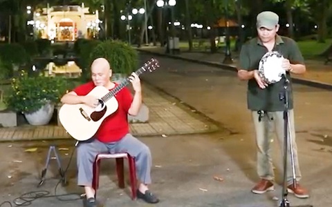 Tiếng đàn hút hồn của tay guitar mù Thanh Điền và những giọng ca triệu view