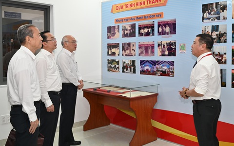 Phát hành sách ảnh kỷ niệm 135 năm ngày sinh Bác Tôn