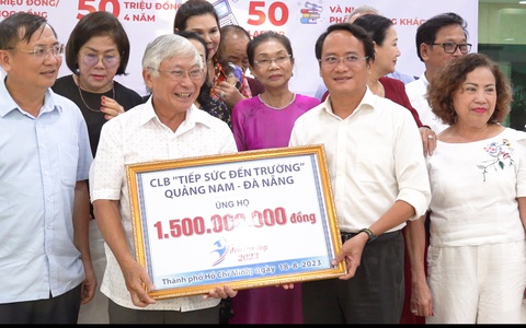 1,5 tỉ đồng tiếp sức đến trường cho trò nghèo xứ Quảng
