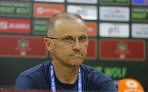 HLV Bandovic: 'CLB Hà Nội xứng đáng đầu bảng'