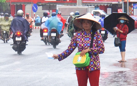 Công ty xổ số nói gì khi đại lý không cho người bán dạo trả lại vé ế