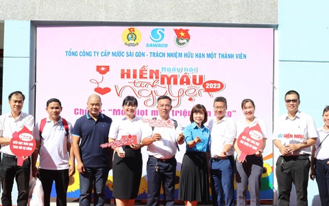 300 cán bộ viên chức, đoàn viên Sawaco hiến máu