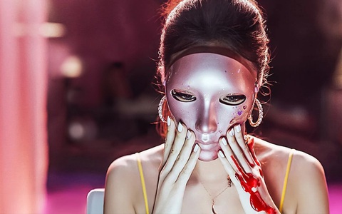 'Mask Girl': Khi thế giới chỉ dịu dàng với những người xinh đẹp