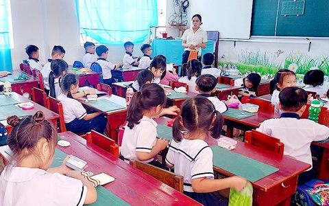 Miền Tây điều giáo viên từ trường thừa sang trường thiếu, cho giáo viên dạy liên trường