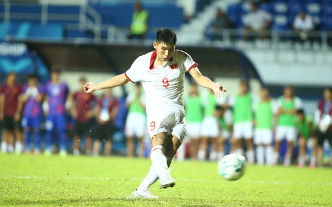 Vua phá lưới Đinh Xuân Tiến: 'Không gì là không thể, chúng tôi đã vô địch'