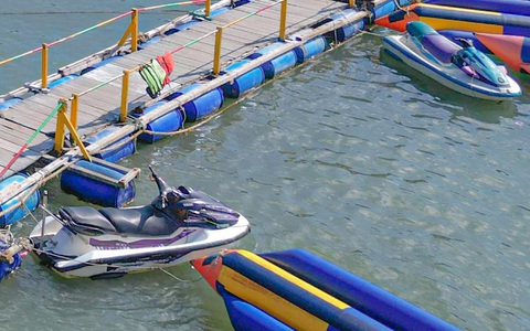 Trước dịp lễ 2-9: Nhiều nhà hàng nổi, mô tô nước ở Vĩnh Hy hoạt động "chui"