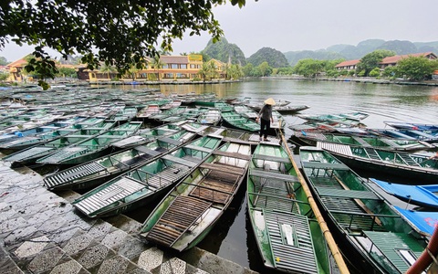 Lái đò du lịch Tam Cốc - Bích Động: hợp đồng lao động đụng hương ước của làng