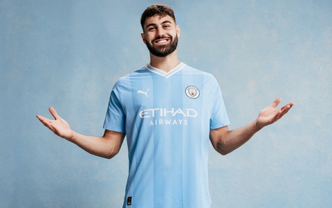 Man City có kịp đăng ký “siêu trung vệ” trước Arsenal?