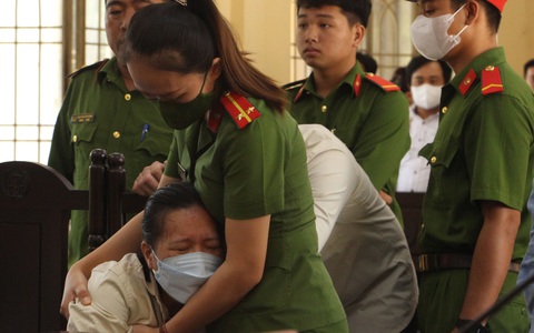 Cùng nhóm của mình lừa đảo hơn 400 tỉ đồng, người phụ nữ òa khóc khi bị tuyên án chung thân