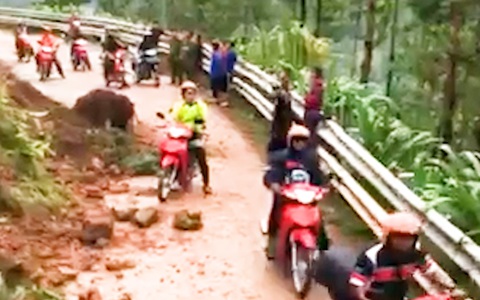‘Một trong tứ đại đỉnh đèo của Việt Nam’ bị sạt lở, chia cắt