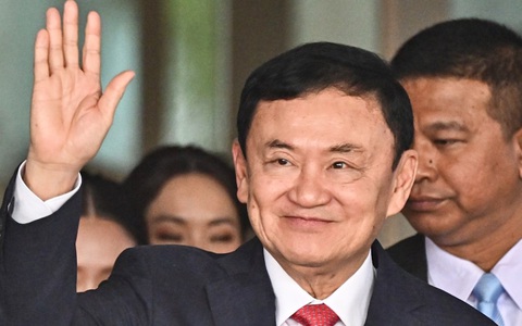 Cựu thủ tướng Thaksin được Vua Thái ân xá, chỉ còn chịu án 1 năm tù